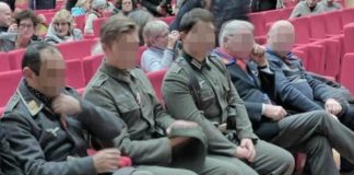 Polémica por la presencia de espectadores vestidos de nazis en un cine de Italia