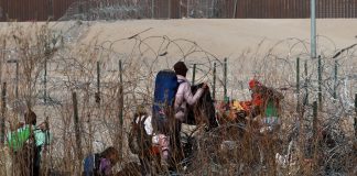 migrantes Otra ciudad de EE UU cancela programas de ayuda a nuevos inmigrantes