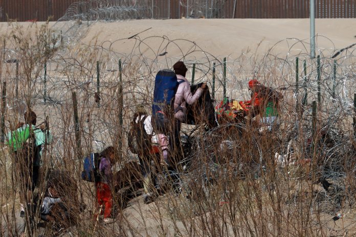 migrantes Otra ciudad de EE UU cancela programas de ayuda a nuevos inmigrantes