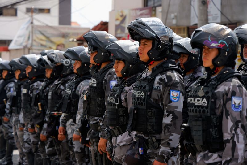 Noboa mobilizó más de 3.000 activos de la policía y las FF.AA. para intentar dar con el paradero de aias Fito. EPA 