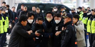 Líder de la oposición surcoreana se recupera tras ser puñalado