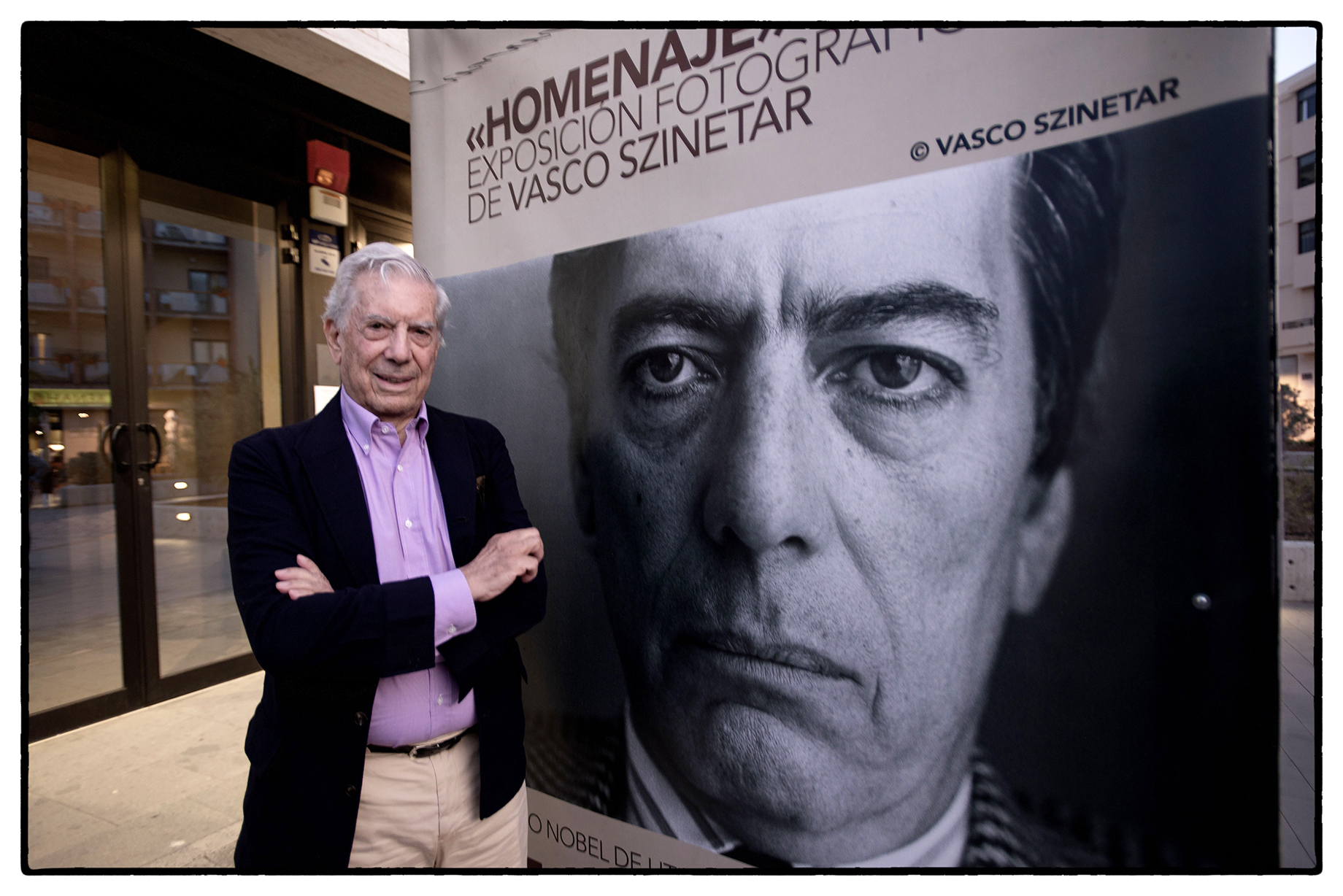 MARIO VARGAS LLOSA, POR VASCO SZINETAR