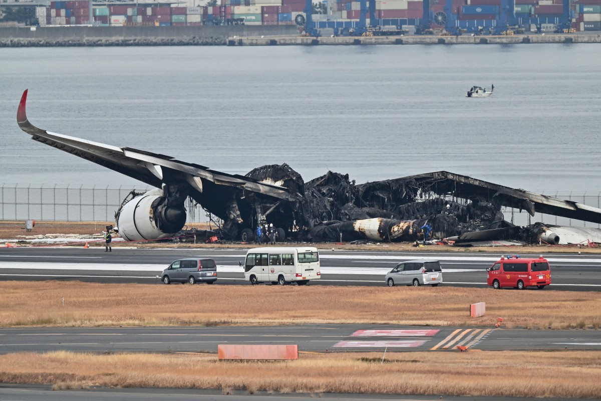 Pilotos de Japan Airlines inicialmente no se dieron cuenta del fuego tras el choque