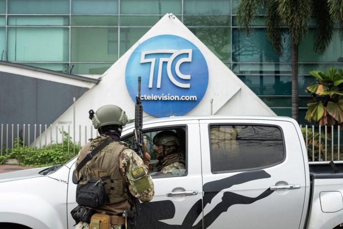 Universidad de Guayaquil suspende clases tras toma violenta del canal TC Televisión