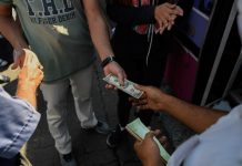 Transportistas esperan que el gobierno aumente el pasaje a 15 bolívares
