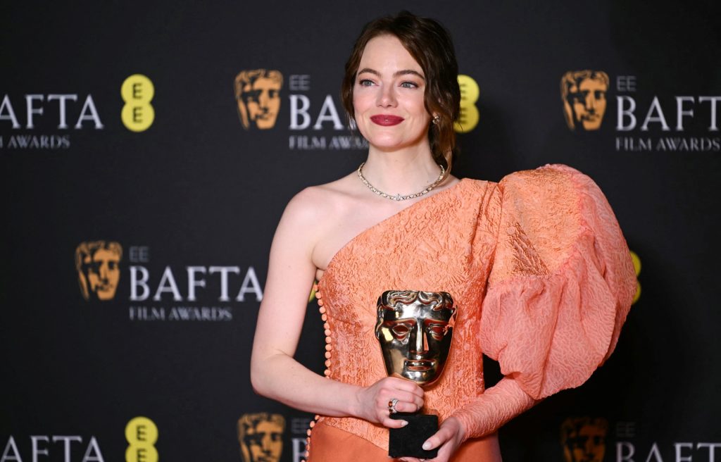 Emma Stone en los BAFTA 2024. 