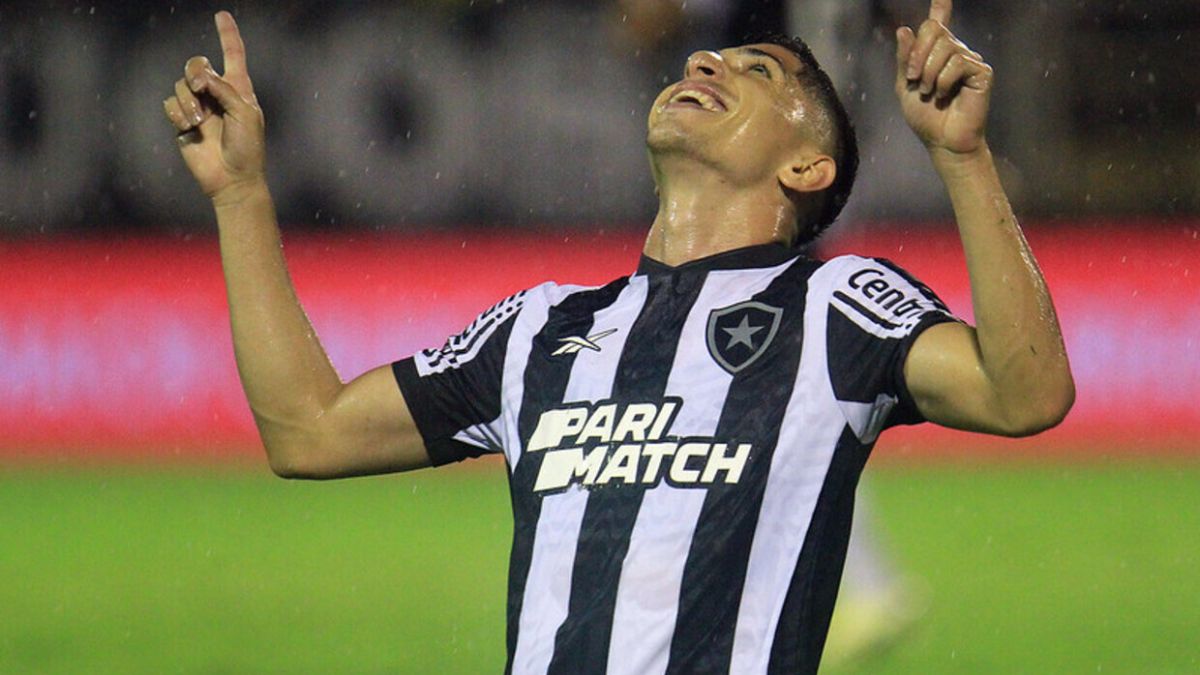 Jefferson Savarino ayudó con un gol y una asistencia al Botafogo