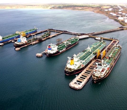 Aumenta el cuello de botella de buques que esperan cargar petróleo de Pdvsa