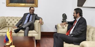 Embajador de España en Caracas se reunió con el canciller de Maduro