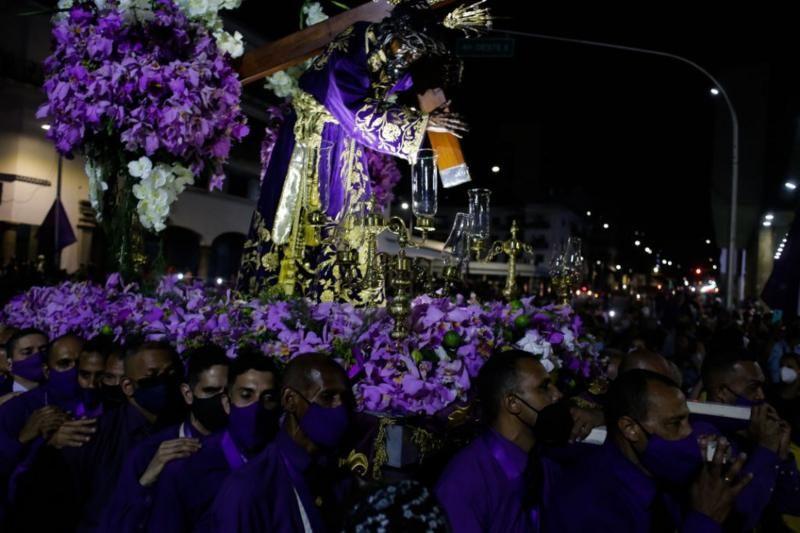 La tradicional procesión de El Nazareno de San Pablo en Caracas durante la Semana Santa. Getty Images 