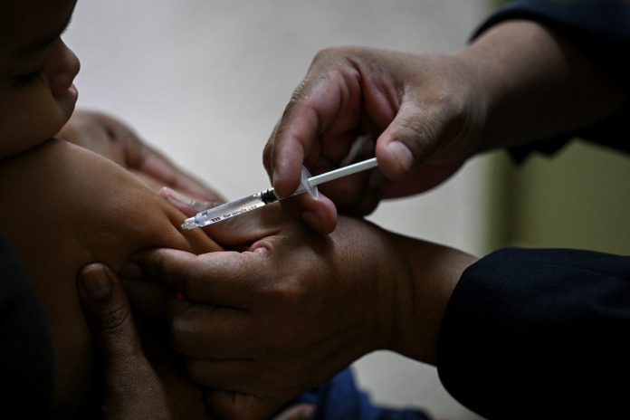 Médicos exhortan a garantizar vacunación de niños y niñas contra el sarampión