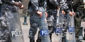 Policía de Ecuador - y