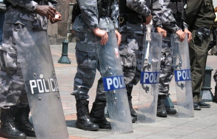 Policía de Ecuador - y