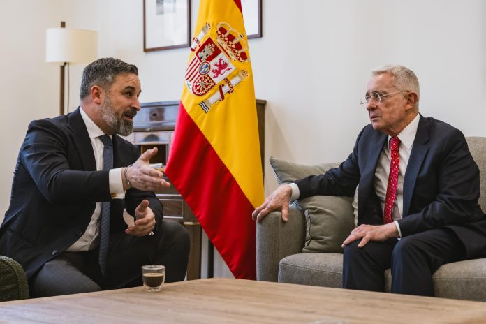Santiago Abascal se reunió en Madrid con el expresidente colombiano Álvaro Uribe