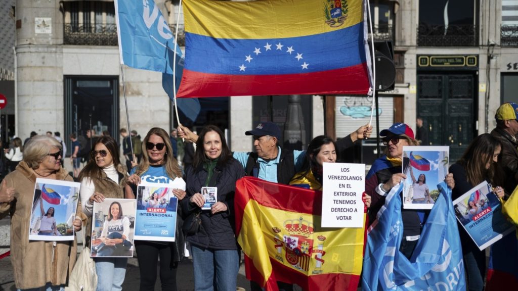 Venezolanos en Madrid exigen poder registrarse para votar en las elecciones de julio