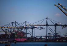 Barco en Baltimore: Armada de EEUU envía barcazas