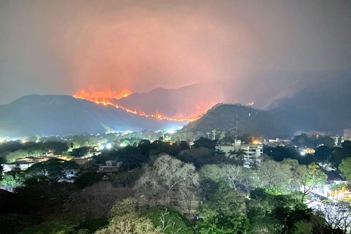 Incendio en el Parque Nacional Henri Pittier continúa propagándose - por incendios