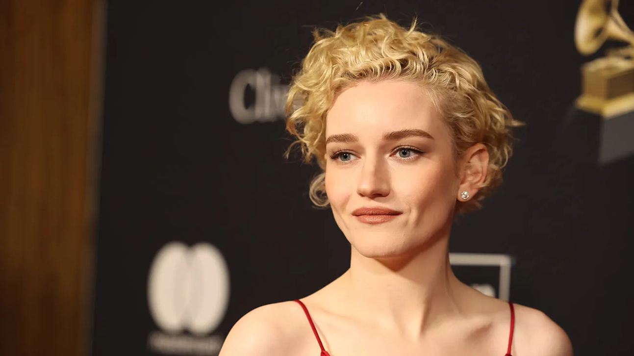 Julia Garner