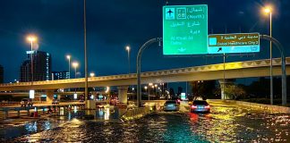 Fuertes lluvias e inundaciones paralizan aeropuertos y carreteras de Dubái