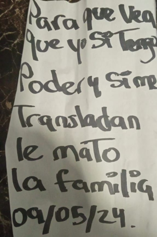 Panfleto de amenazas al director de la cárcel La Modelo en Bogotá.