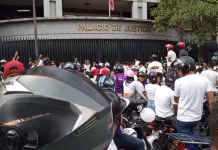 Motorizados exigen justicia por adolescente asesinado en Antímano