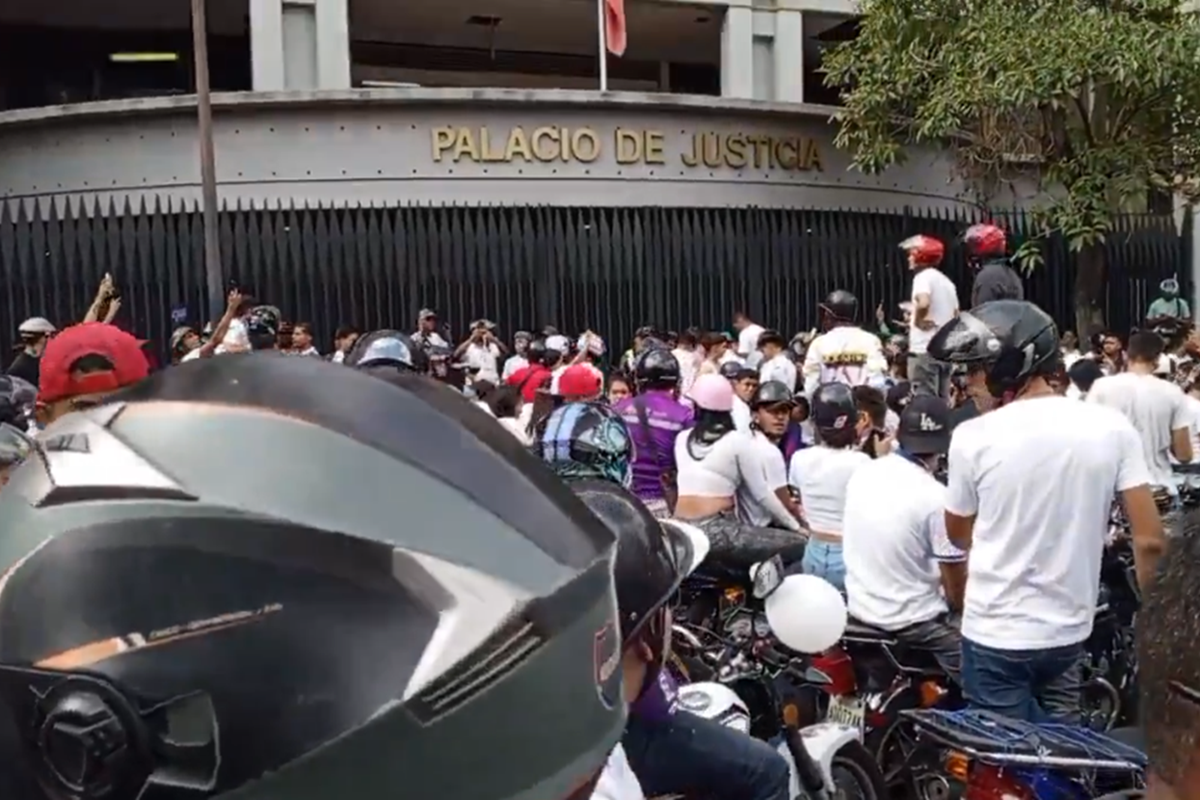 Motorizados protestaron para exigir justicia por el adolescente asesinado en Antímano