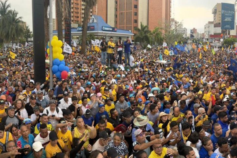 Maria Corina Machado fue recibida con una convocatoria multitudinaria en Zulia