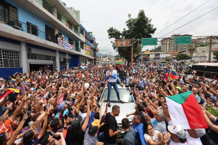 María Corina Machado en multitudinaria concentración en Trujillo