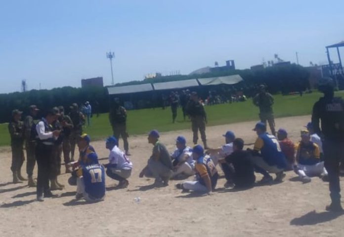 Policía de Arequipa en Perú - venezolanos maltratados