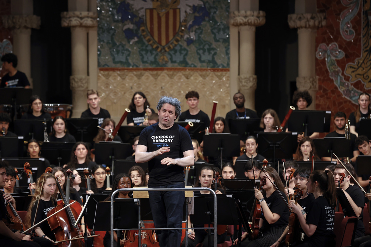 Dudamel dirigió un ensayo con jóvenes de nueve países en el Palau de la Música