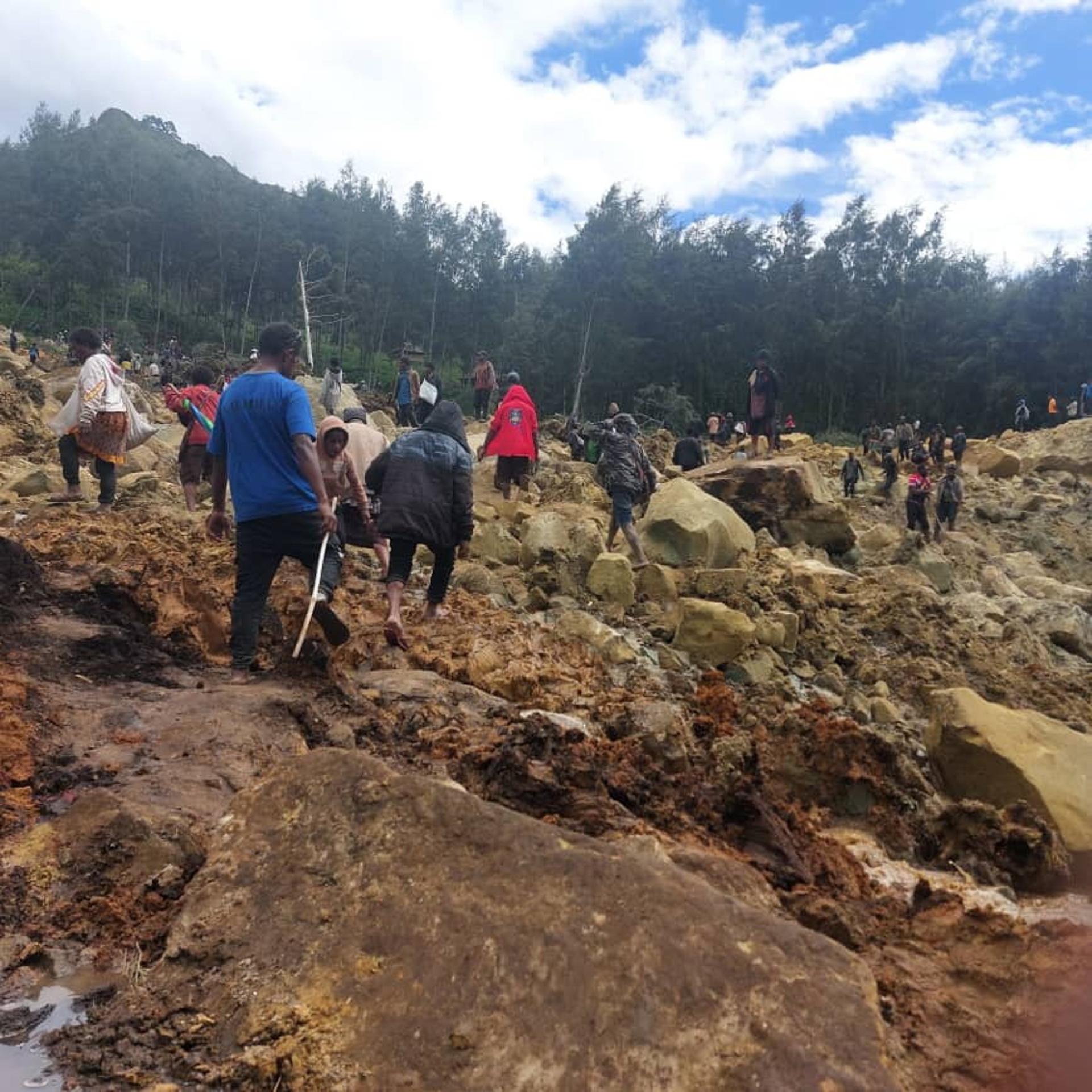 La inestabilidad y las creencias locales limitan el operativo en la avalancha de Papúa