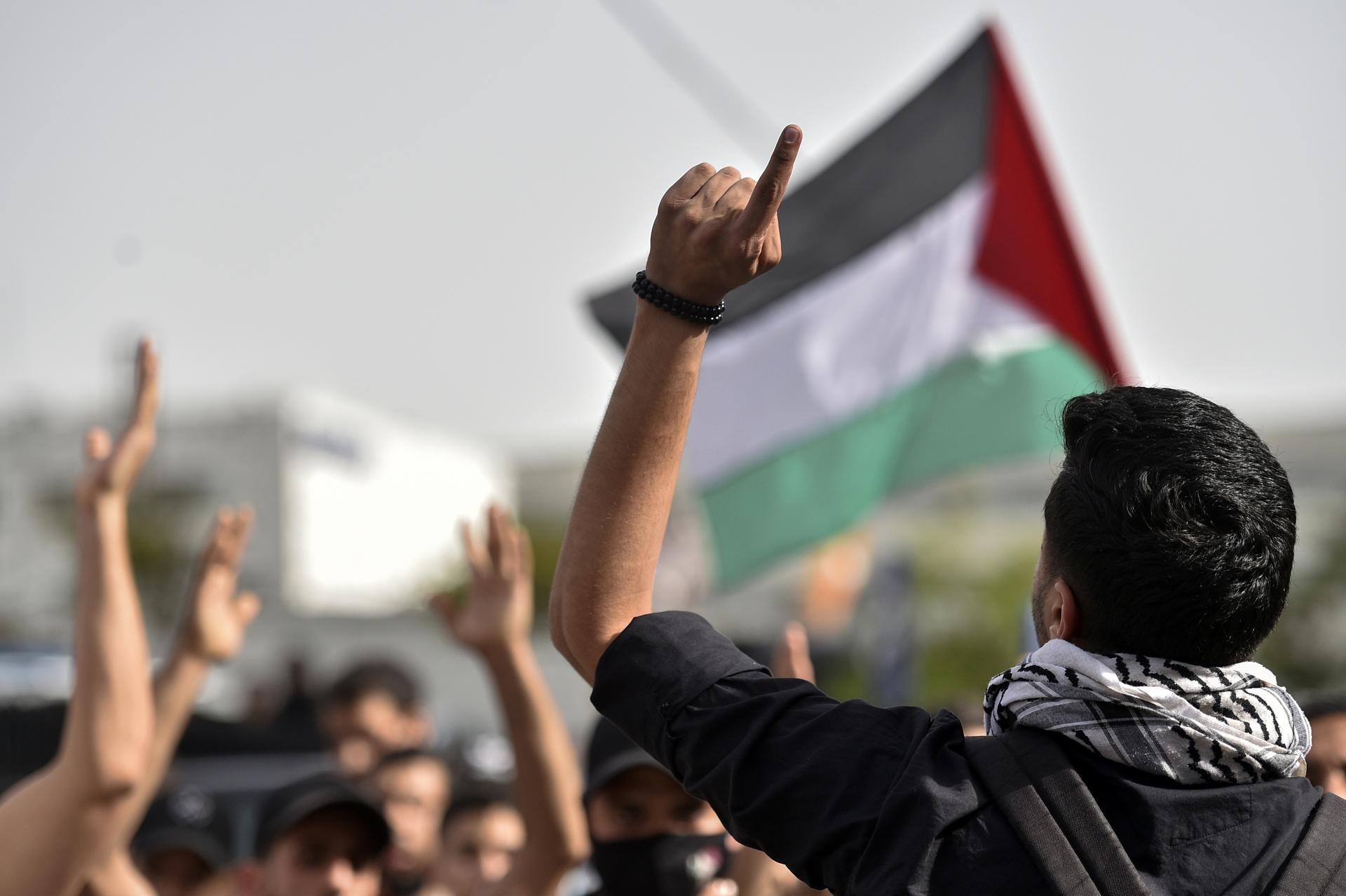 Protest in solidarity with the Palestinian people outside the Egyptian embassy in Beirut