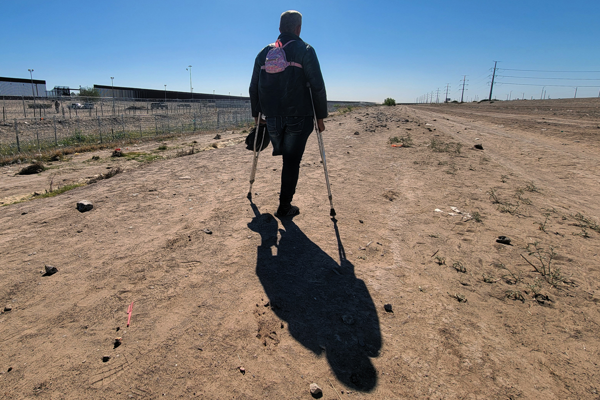 «Para Dios no hay nada imposible»: Venezolano llega con un solo pie a la frontera de México con EE UU