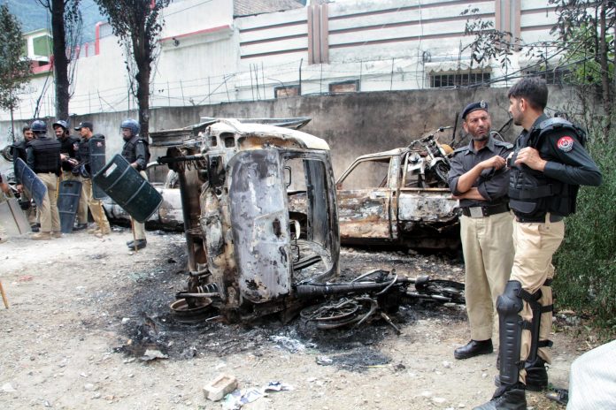 Quemaron vivo a un hombre acusado de profanar el islam en Pakistán