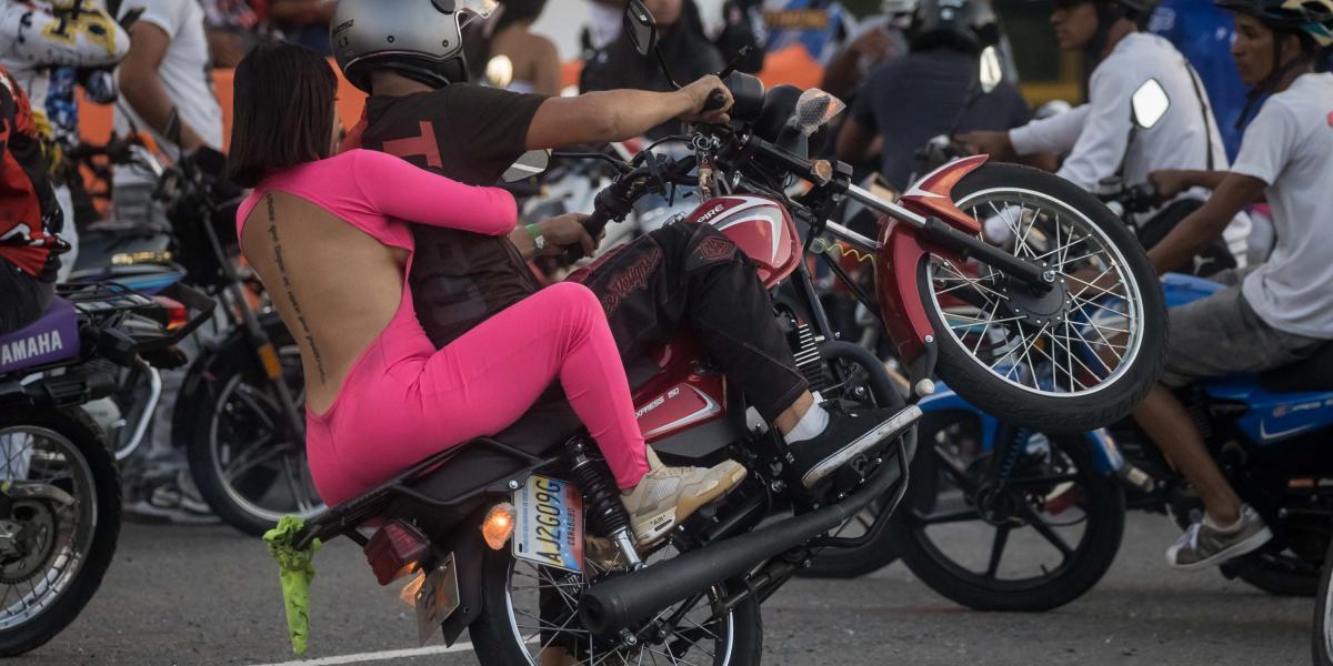 Motopiruetas en Venezuela: ¿qué busca Maduro en campaña al declarar esta peligrosa práctica como deporte nacional?