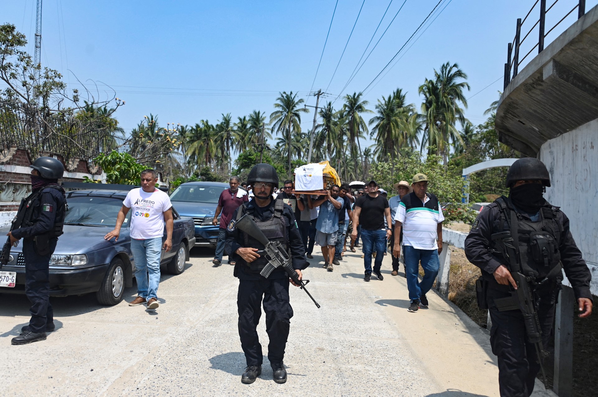 Suspenden elecciones en dos municipios de México por violencia