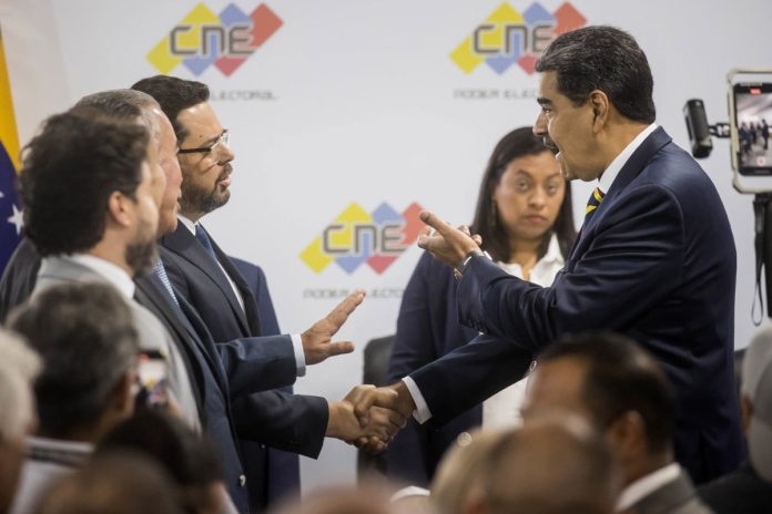 Nicolas-Maduro-acuerdo-firmado-CNE-elecciones