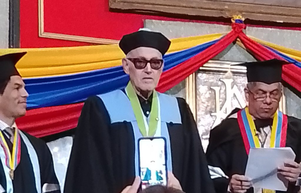 Yordano recibió doctorado honoris causa de la ULA.