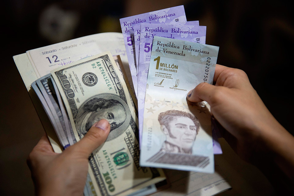 El dólar se vuelve a disparar: ¿en cuánto se cotiza en el mercado oficial y en el paralelo?