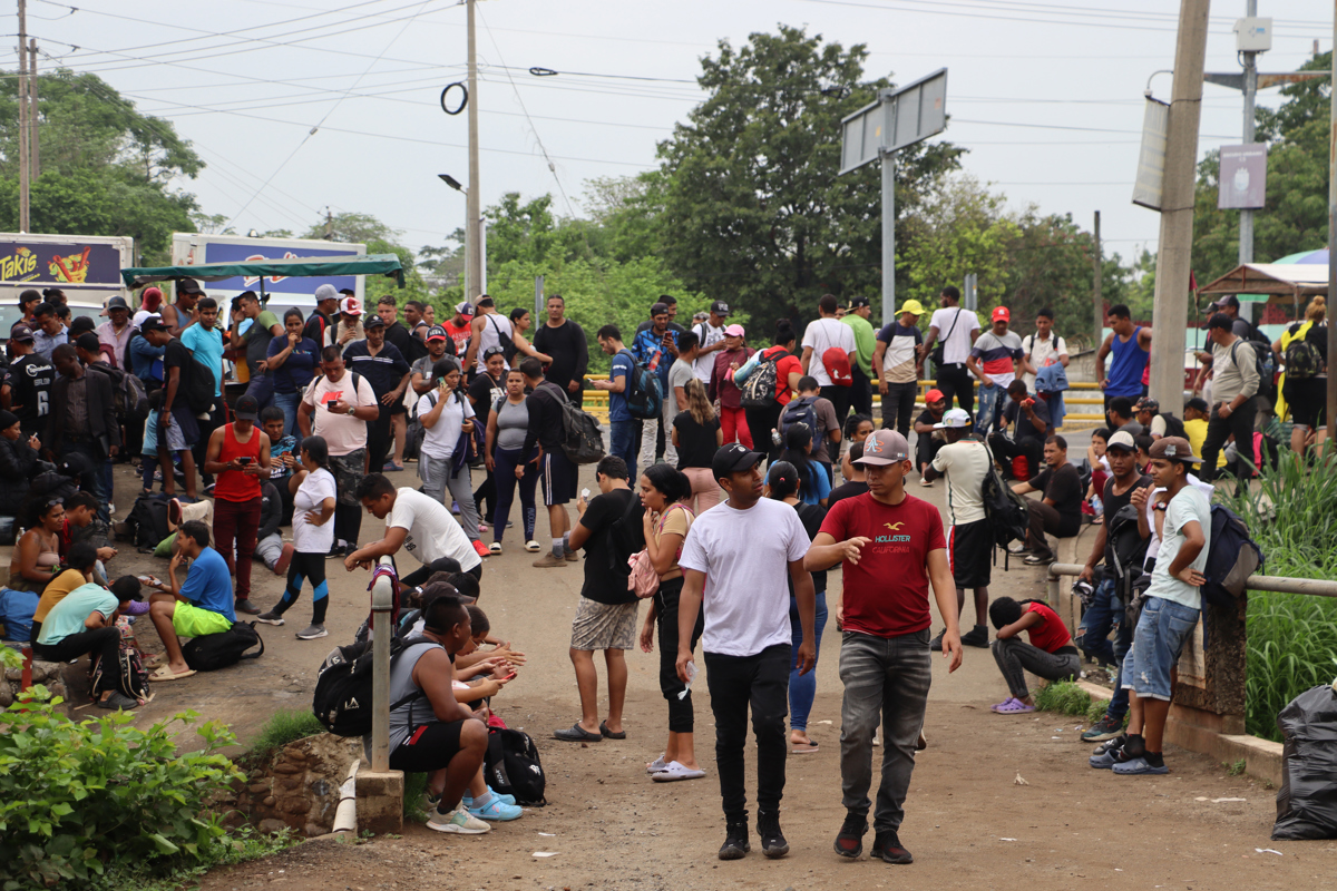 Seguir, volver o quedarse en México: el dilema de los migrantes venezolanos tras restricciones en EE UU