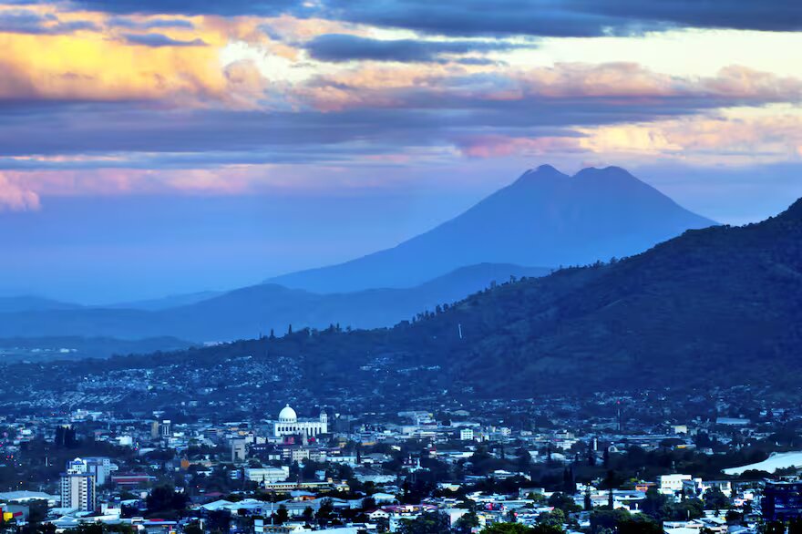 el-salvador-es-una-pequena-nacion-de-america-TJTTQWDJMZEAFJR6WOSGBQCRVM