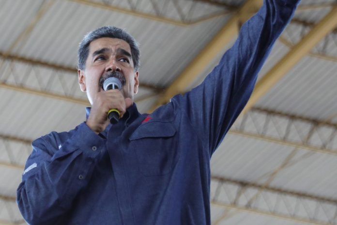Maduro en campaña: aseguró que rehabilitará hospitales y universidad en Bolívar