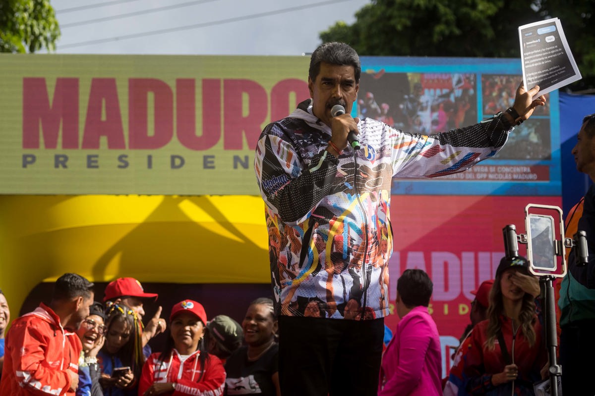 Maduro invita a los chavistas a celebrar en el palacio presidencial su «triunfo» electoral