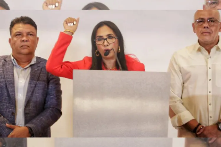 Tres alcaldes opositores se declaran “independientes” y respaldan candidatura de Maduro