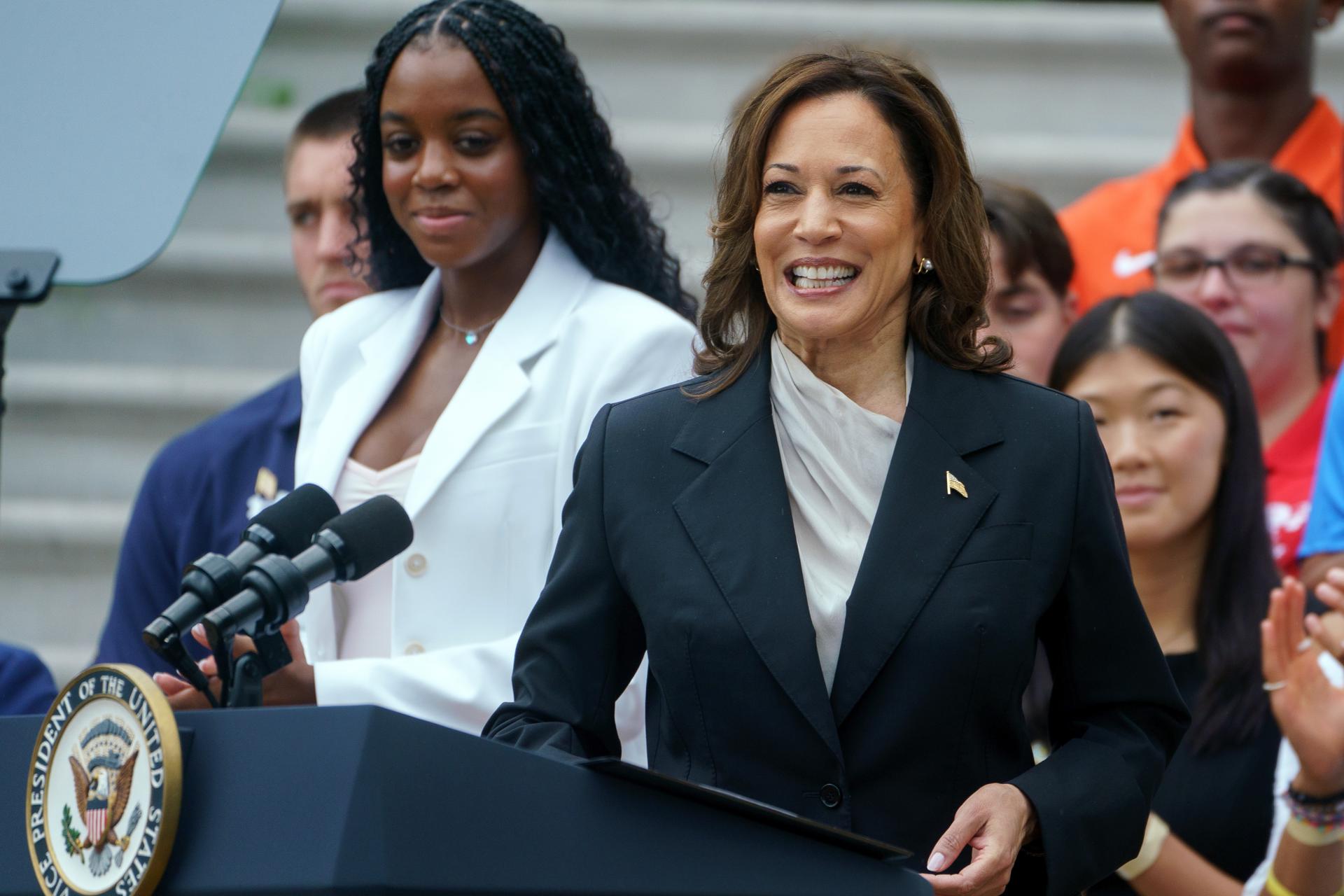 Kamala Harris alcanza el apoyo de delegados para garantizar nominación