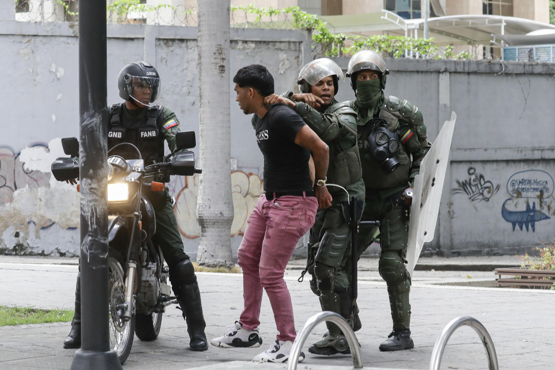 Más de 1.000 detenidos tras protestas contra resultado de las presidenciales