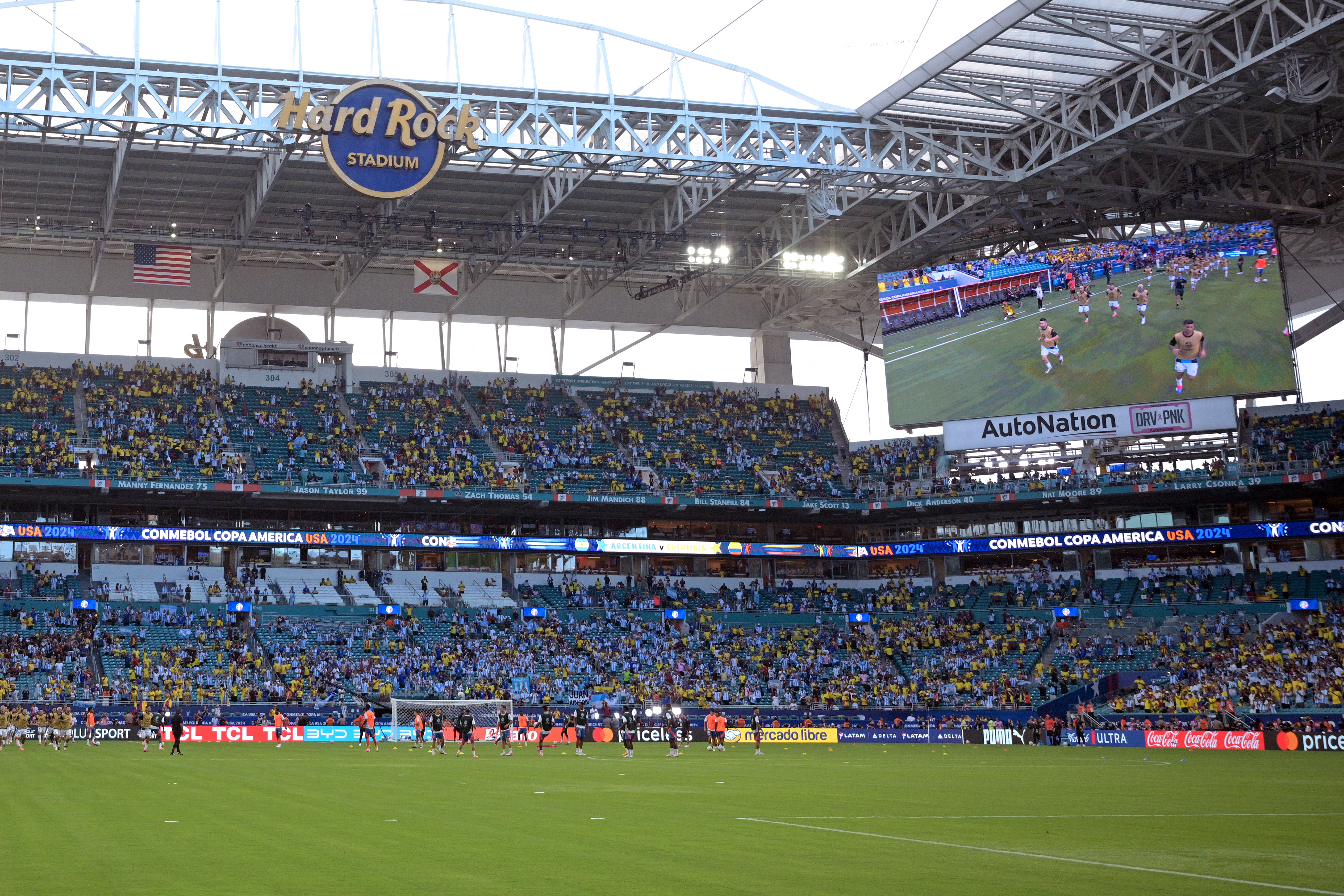 La final Argentina-Colombia se demora por incidentes fuera del estadio