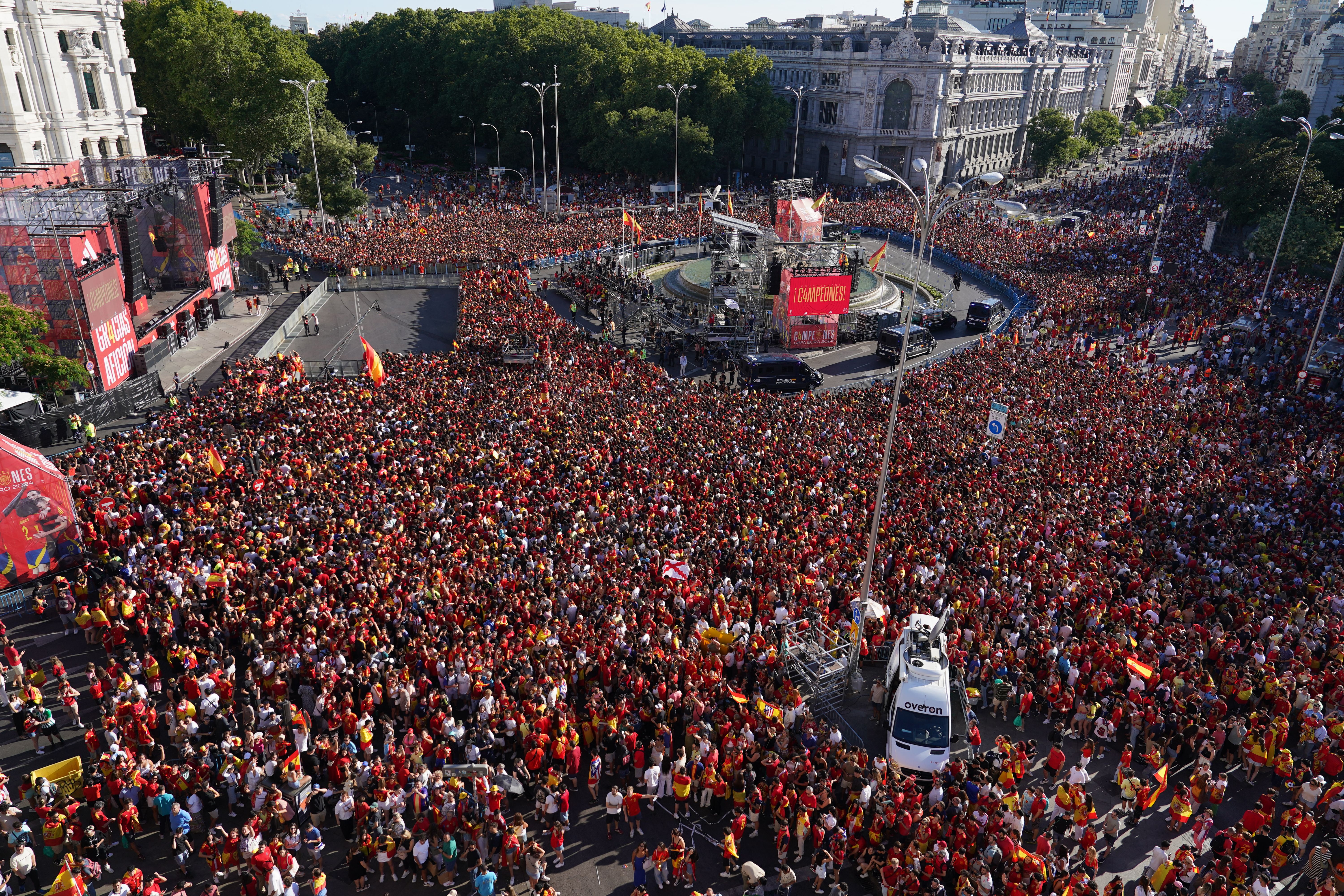 La selección española llega a Madrid para recibir el homenaje de la afición