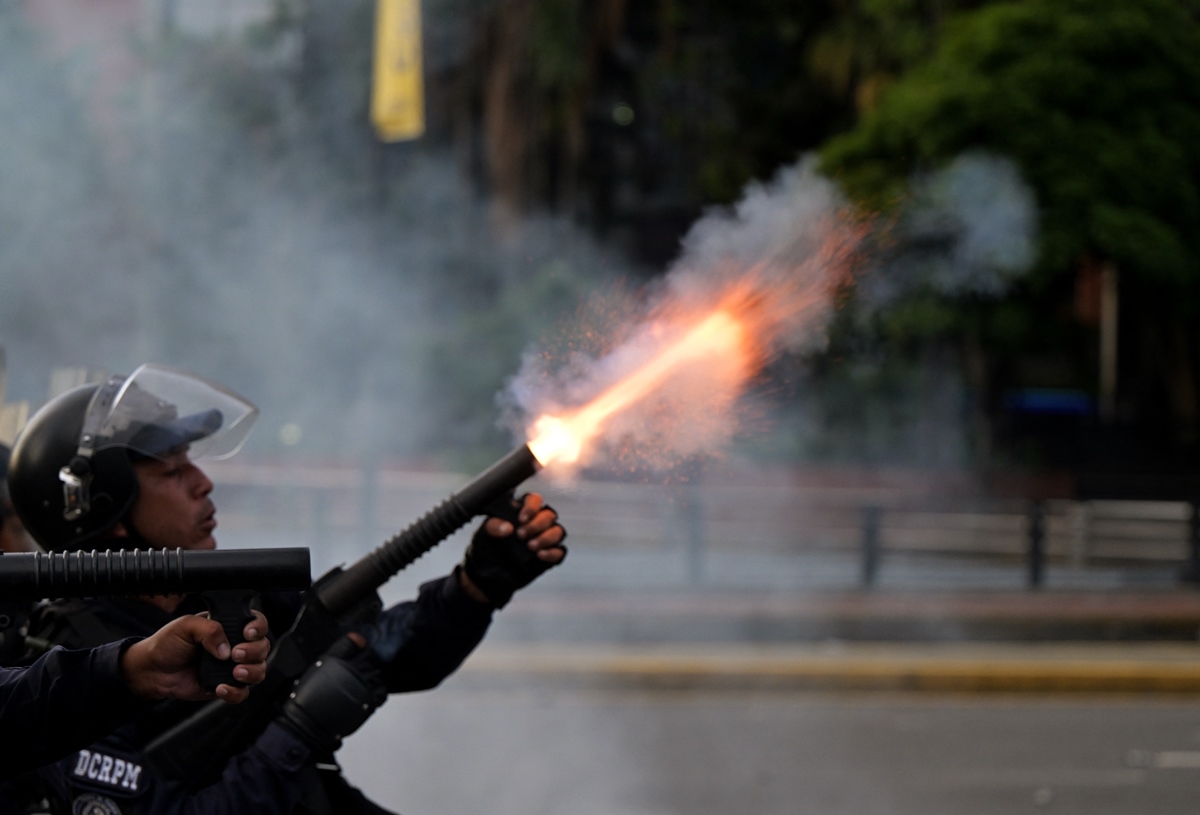 Represión protestas en toda Venezuela ente resultados del CNE
