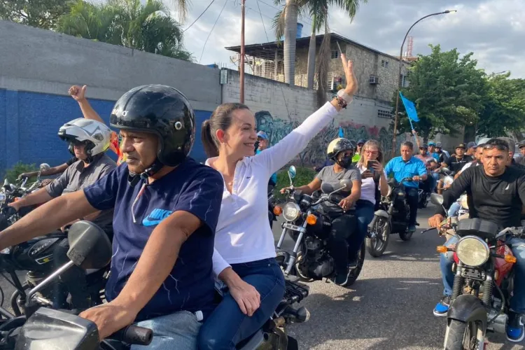 Paciente renal que trasladó en su moto a María Corina Machado denunció cierre de su negocio